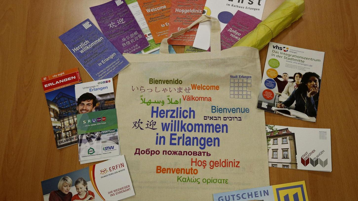 Gelber Sack und mehrsprachige Flyer für Neubürger in Erlangen