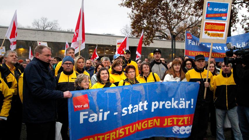 Beschäftigte protestieren gegen Job-Politik der Post