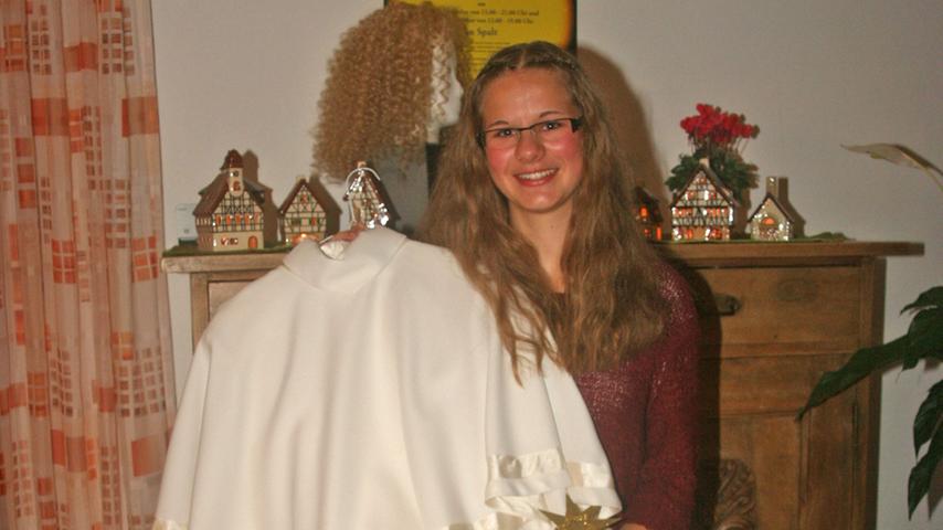 Die 15-jährige Elena Stecher ist das Spalter Christkind. Der Auftritt auf dem Weihnachtsmarkt ist für sie aber kein Neuland, sechs Jahre wandelte sie bereits als Engel durch die Budenstadt.