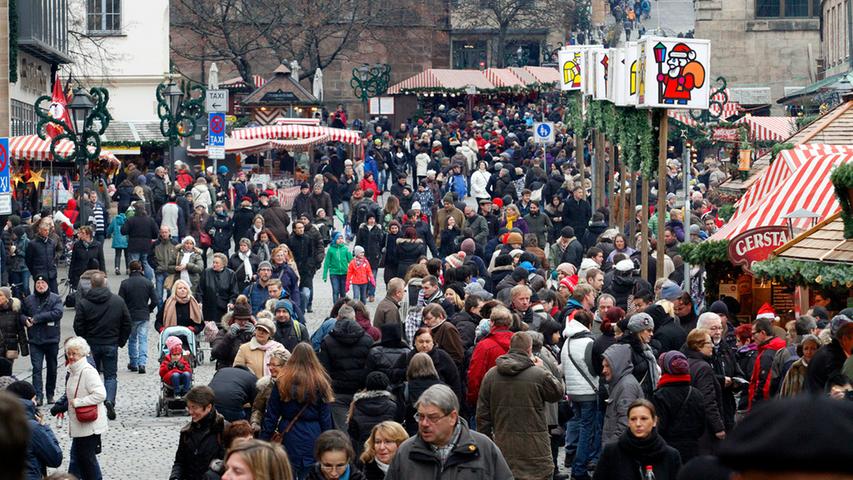Der Christkindlesmarkt 2014 wurde am Freitag feierlich vom Christkind Teresa Treuheit eröffnet. Doch nicht nur der Hauptmarkt hat sich am Adventswochenende weihnachtlich herausgeputzt.