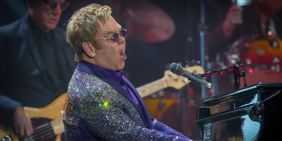 Ob "Rocket Man", "Daniel", "Bennie And The Jets", "Your Song", "Crocodile Rock" oder das unvermeidliche "Candle In The Wind" - Elton John hat auch mit 67-Jahren nichts von seinem Charisma verloren.