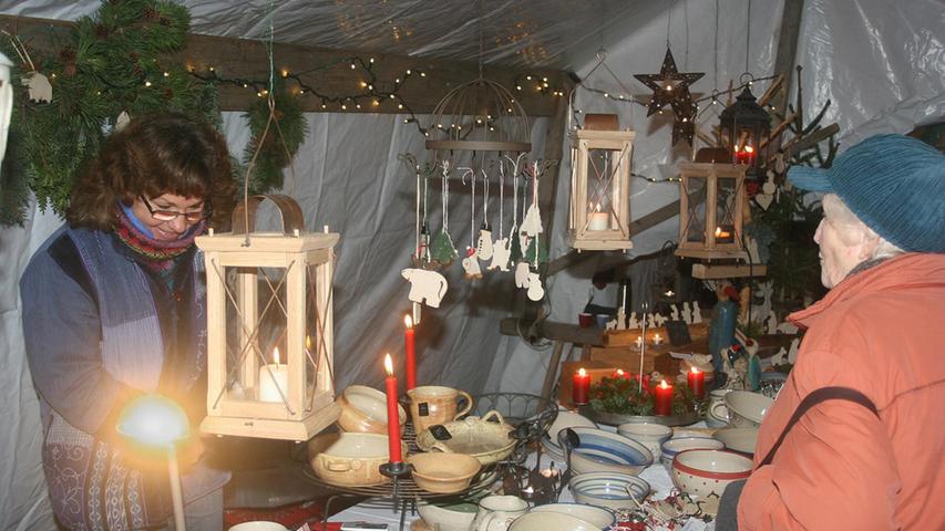 Nikolaus und viel Musik: Der Weihnachtsmarkt in Thalmässing