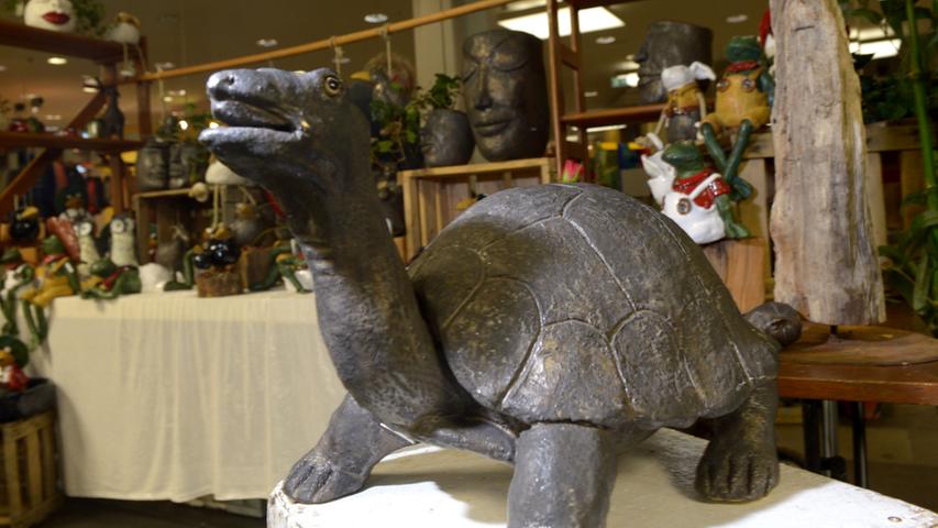 Stolze 169 Euro kostet diese Schildkröte aus Keramik mit Bronze.
