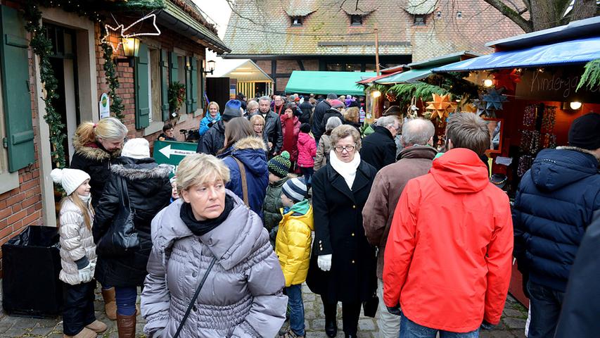 Poppenreuther Adventsmarkt lud zum Bummeln ein
