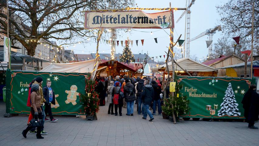 Weihnachtlicher Mittelaltermarkt auf der Fürther Freiheit