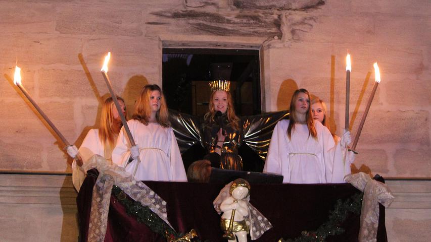 Einer der Höhepunkte der Weihnachtsmarkteröffnung war der Auftritt des Heidecker Christkindes Vanessa Pirsch.