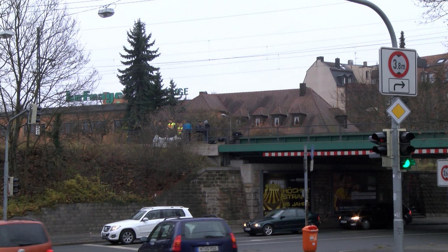 Am Donnerstagnachmittag wurde in der Nähe der Eisenstraße an der Bahnstrecke eine Leiche gefunden.