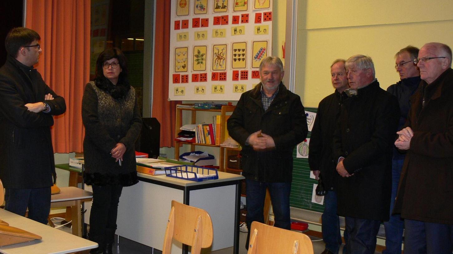 Stadtrat besucht das Möninger Schulhaus