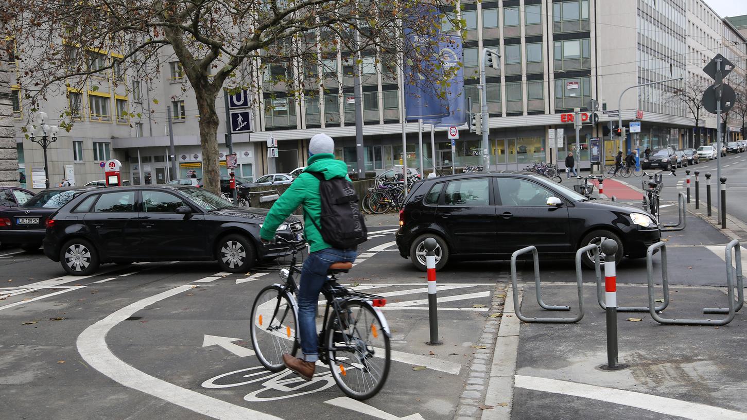 Radweg verlegt: Sör entschärft Gefahrenstelle am Bahnhof Radweg verlegt: Sör entschärft Gefahrenstelle am Bahnhof