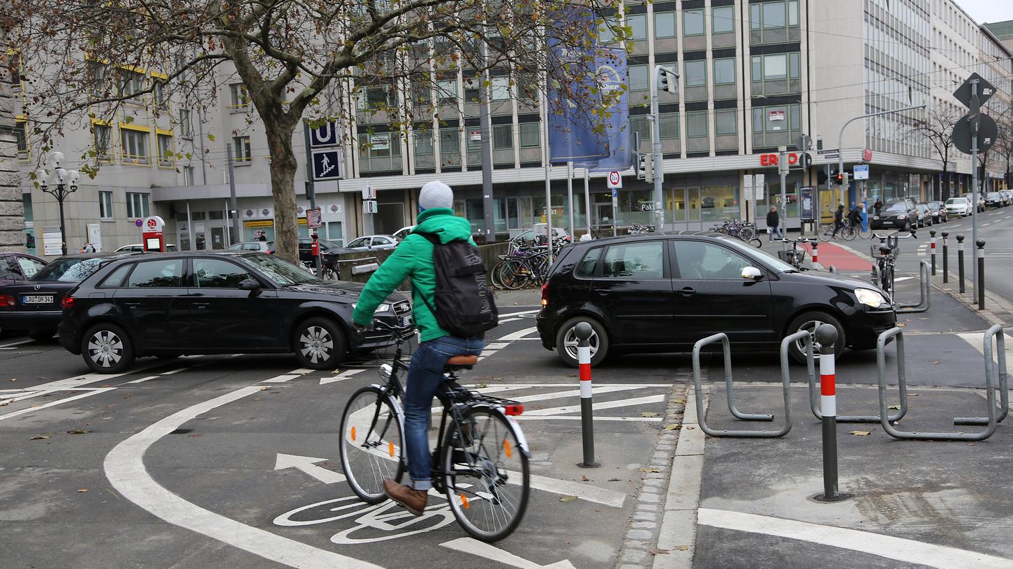 Radweg verlegt: Sör entschärft Gefahrenstelle am Bahnhof