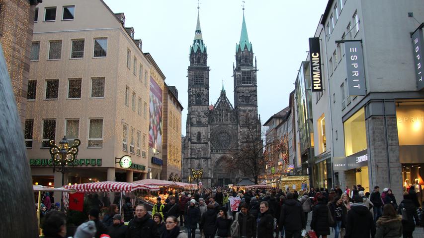 Dichtes Gedränge, volle Geschäfte: Nürnbergs zweiter Adventssamstag