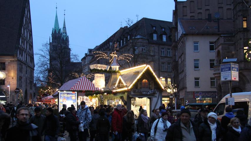 Winterstimmung in Nürnberg: Auch am zweiten Adventswochenende strömten zahlreiche Menschen in die Innenstadt der Noris.