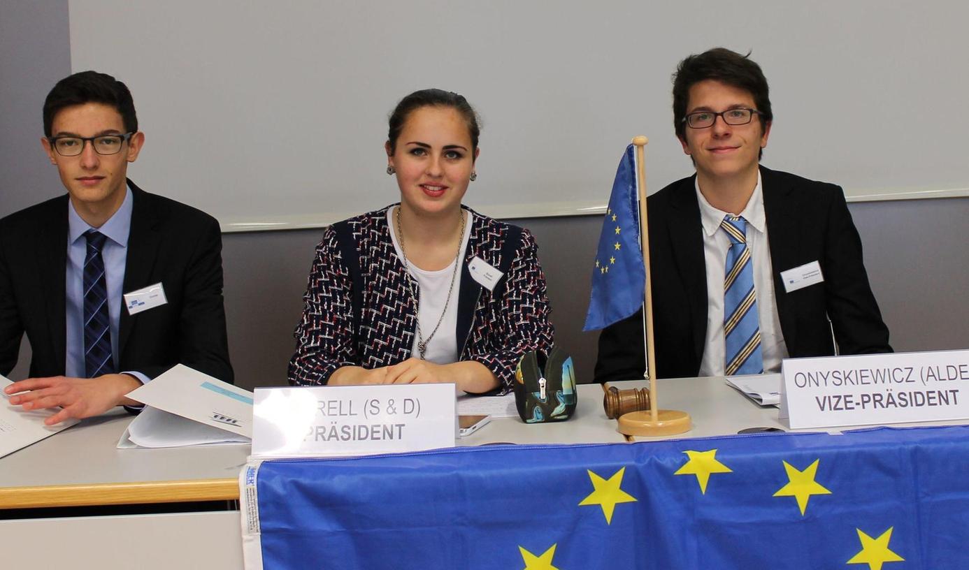 AKG-Oberstufenschüler absolvieren EU-Simulationsdebatte