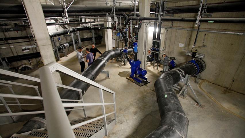 Für die Aufbereitung des sauberen Wassers sind in den hohen Kellerräumen Spezialanfertigungen verbaut.