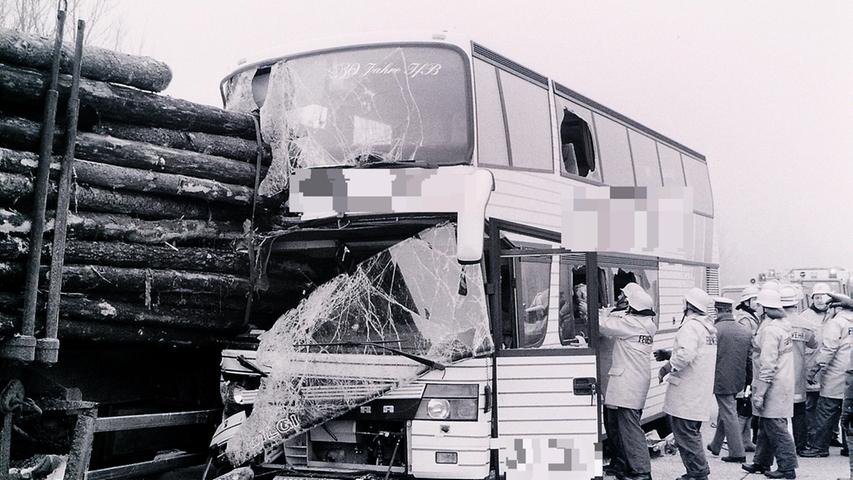 Sieben Menschen starben in Reisebus bei Hohenfels