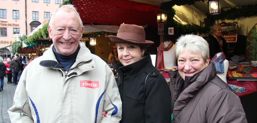 Freddi (67), Marianne (65) und Renate (65) besichtigen die Weihnachtsmärkte in den großen bayerischen Städten. Einen Tag lang sind die Schweizer auch in Nürnberg unterwegs: "Der Nürnberger Christkindlesmarkt ist der Schönste", findet Marianne.