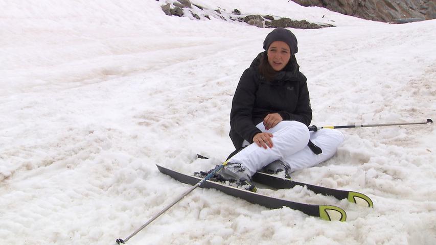 Der 33-jährigen Erzieherin ist gar nicht nach Skifahren, im sulzigen Schnee kapituliert Claudia bereits nach wenigen Metern. 
 Alle Infos zu "Bauer sucht Frau" im Special bei RTL.de
