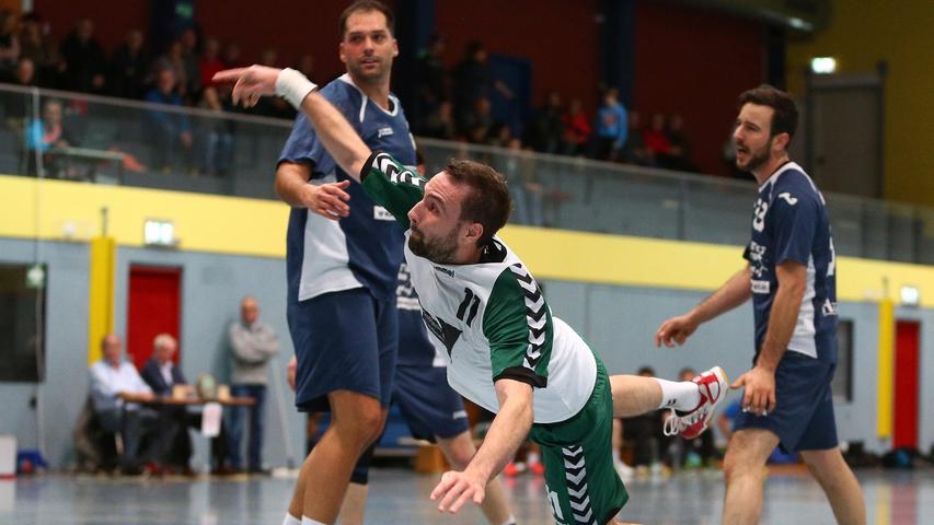 06.12.2014 --- Handball --- Saison 2014 2015 --- Bezirksoberliga BOL Männer /  Herren : HG Zirndorf - HG/HSC Fürth --- Foto: Sport-/Pressefoto Wolfgang Zink /  JüRa --- ....Tobias Hartmann (11, HG Zirndorf)