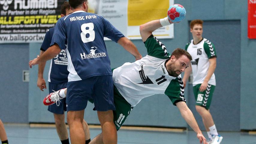 06.12.2014 --- Handball --- Saison 2014 2015 --- Bezirksoberliga BOL Männer /  Herren : HG Zirndorf - HG/HSC Fürth --- Foto: Sport-/Pressefoto Wolfgang Zink /  JüRa --- ....Tobias Hartmann (11, HG Zirndorf, rechts) gg Sebastian Krrauß (8,  HG/HSC Fürth, links)