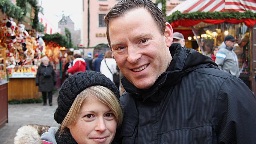 Annika (33) und Markus (31) sind aus der Pfalz angereist. "Wir haben Urlaub und machen deswegen einen Tagesausflug nach Nürnberg", erzählt Annika: "Ich habe mir den Christkindlesmarkt aber eigentlich noch größer vorgestellt."