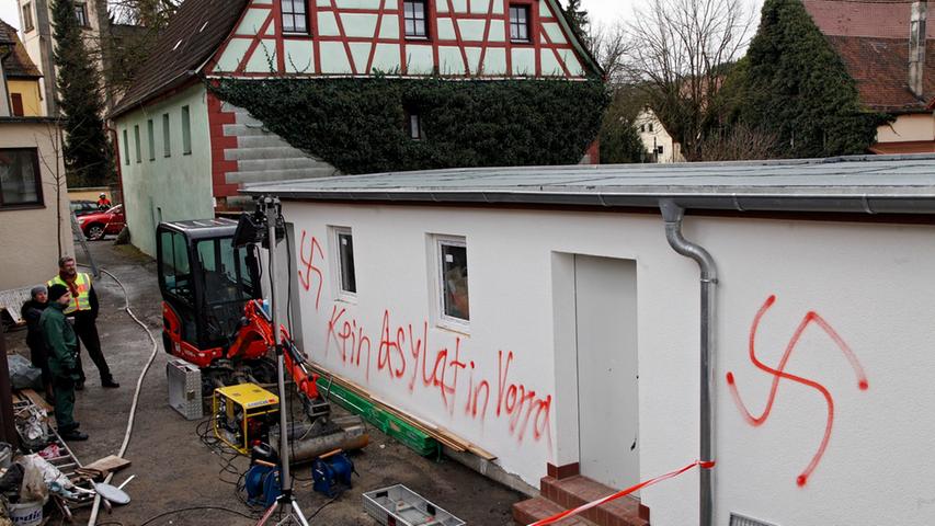 Drei geplante Flüchtlingsunterkünfte haben am 11. Dezember 2014 in Vorra (Nürnberger Land) gebrannt.