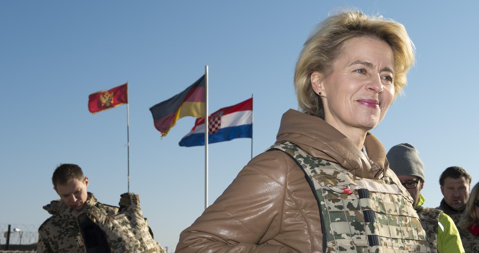 Die USA drängen darauf, dass Deutschland den Wehretat aufstockt. Verteidigungsministerin von der Leyen zeigt dafür Verständnis und möchte neuen Streit vermeiden. Die USA drängen darauf, dass Deutschland den Wehretat aufstockt. Verteidigungsministerin von der Leyen zeigt dafür Verständnis und möchte neuen Streit vermeiden.