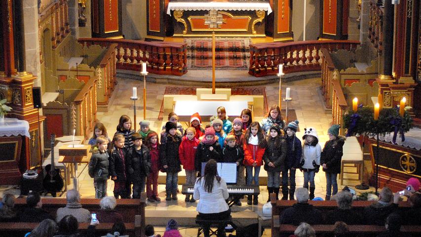 Nicht nur stolze Eltern kamen in die St. Michaelskirche, um dort der Adventsmusik zu lauschen.