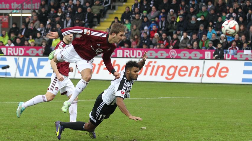 Die erste richtige Torchance hat dann der 1. FC Nürnberg in der 11. Spielminute: Sylvestr darf unbedrängt flanken ...