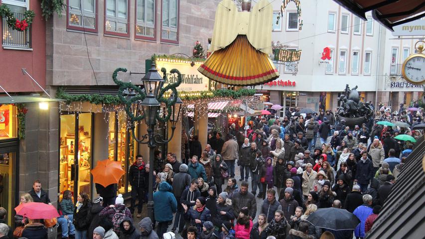 Am dritten Advent wurde es voll in der Nürnberger Innenstadt rund um den Christkindlesmarkt.