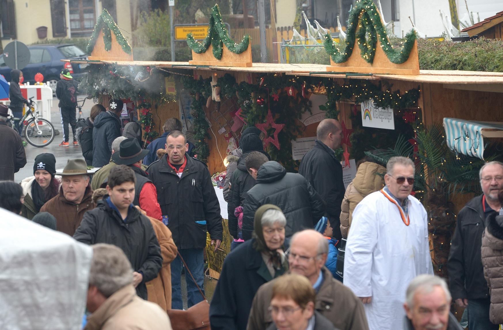 Oberreichenbacher Weihnachtsmarkt Trotzt Dem Regen | Nordbayern