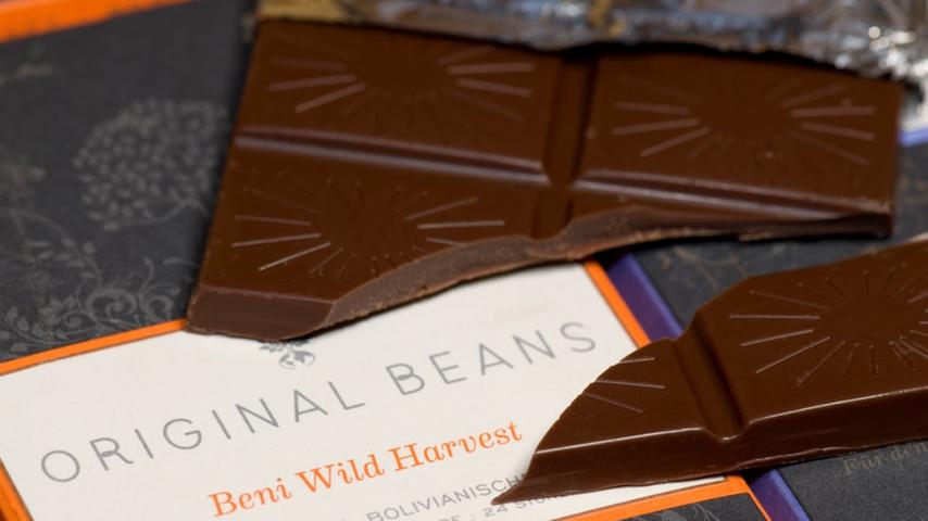 Bei dieser dunklen Schokolade kommt ein seltener bolivianischer Wildkakao aus dem Amazonas zum Einsatz. Er wächst auf den Kakaowald-Inseln im Itenez-Flussbecken. Der Geschmack des fertigen Produktes erinnert am ehesten an tropische Trockenfrüchte.