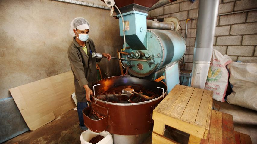 Einzigartig ist die Schokoladenherstellung vor Ort. Die von Chenai gegründete Fabrik Cinagra befindet sich am nordwestlichen Zipfel Madagaskars, in der Region Diana. Dort sind klimabedingt auch alle Kakaoplantagen mit ihrem fruchtig-aromatischen Trinitario-Kakao zu finden.