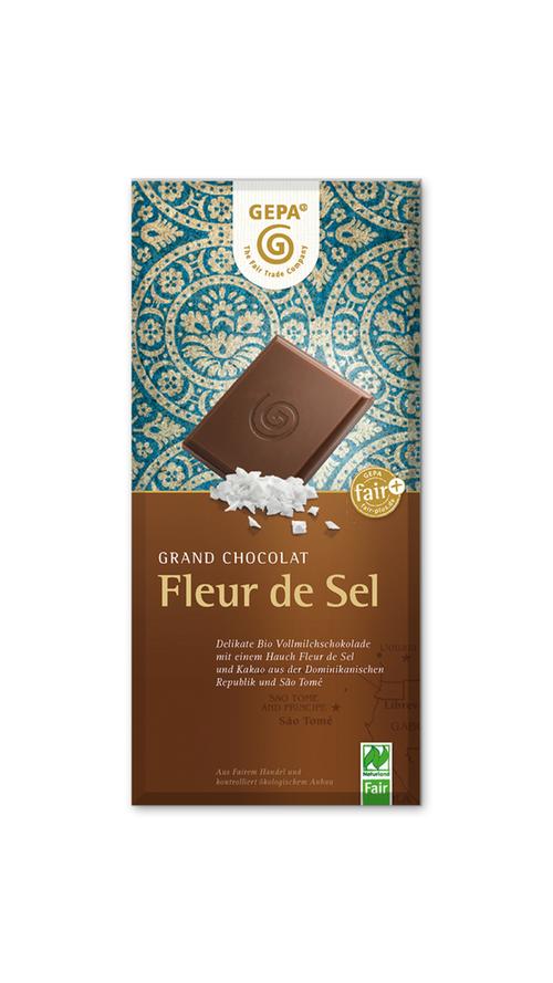 Bei allen Vollmilchschokoladen ist auch die darin enthaltene Milch vom Berchtesgadener Land fairtrade-zertifiziert. Die vorliegende Sorte enthält kleine Meersalzstückchen.