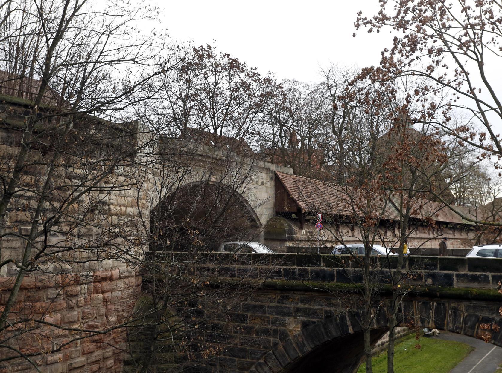 Wer heute an einem lauen Sommerabend am Königs- und Marientorgraben entlanggeht, sieht und hört: Nicht mehr viel vom einstigen Ludwigstorzwinger. Er ist verschwunden.