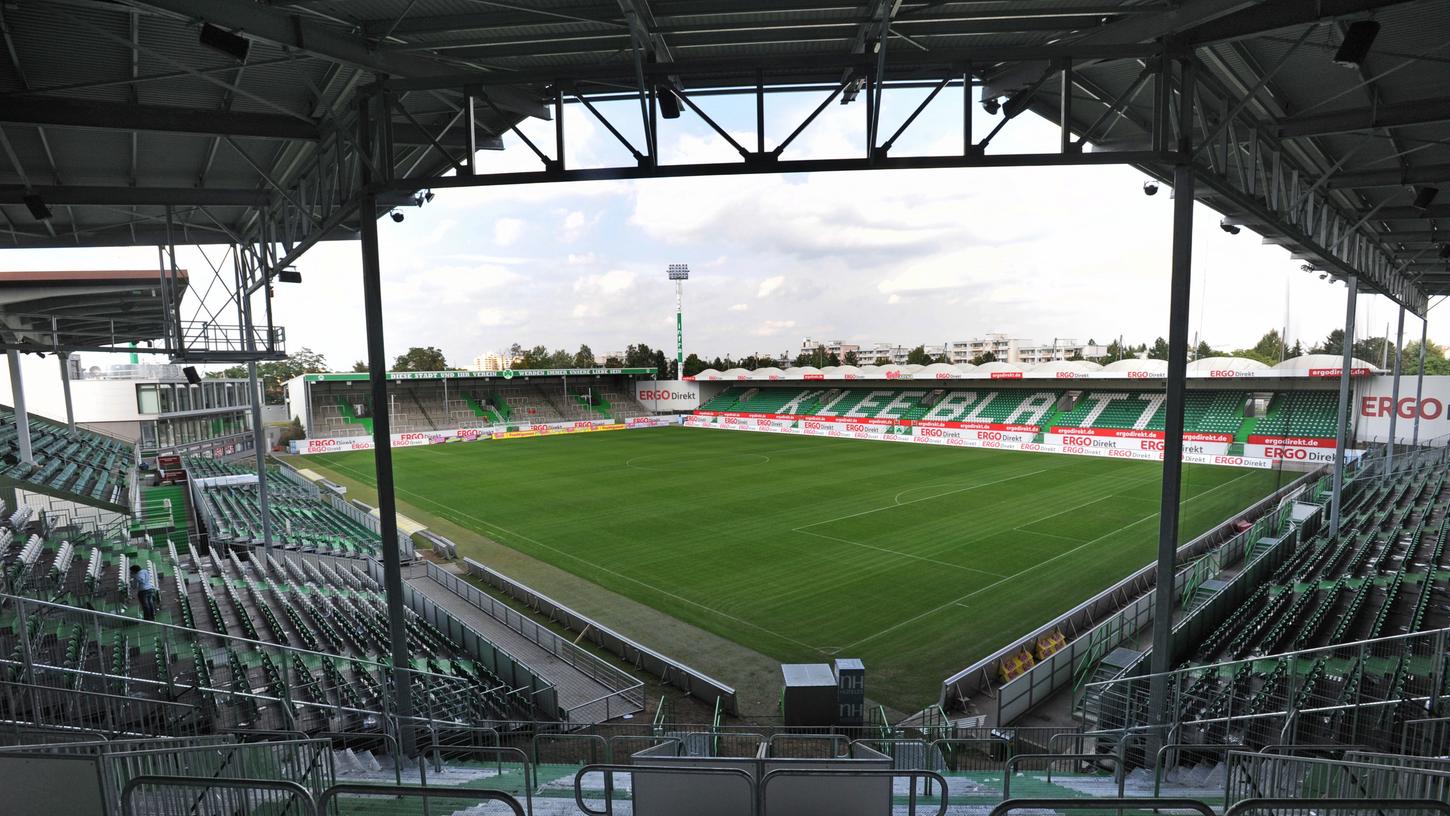 Der Fürther Ronhof: Nach Saisonende könnte sich das Stadion weiter verändern — sofern die Stadt Fürth mitspielt.