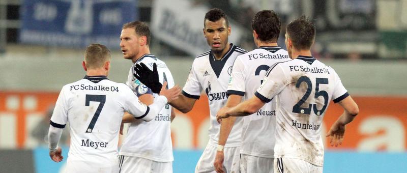 Schalke 04 dreht die Partie in Paderborn