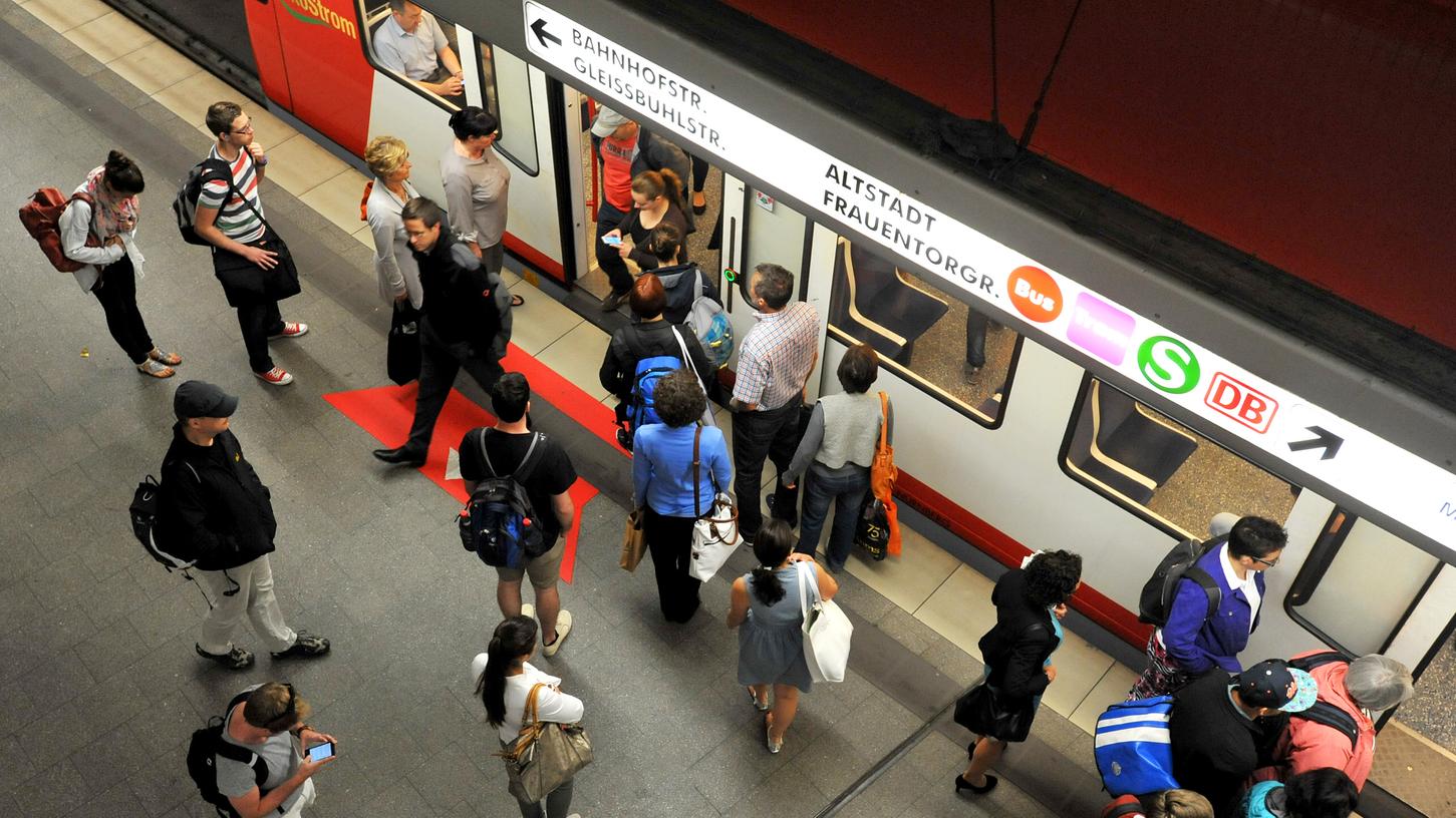 Rein und raus: Private Anbieter könnten neuen Wettbewerb in Nürnbergs Nahverkehr bringen.