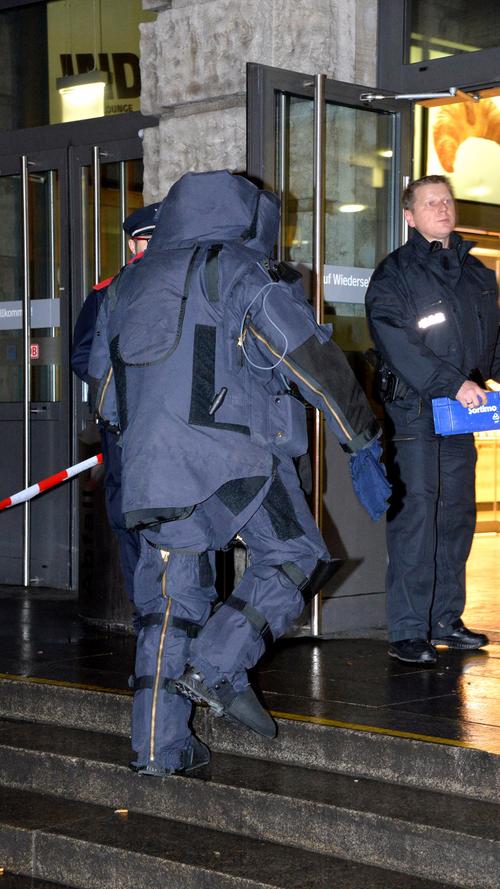 ... da die Sprengstoffspezialisten bereits in Erlangen im Einsatz gewesen waren, reiste schließlich ein Team der Bundespolizei an.