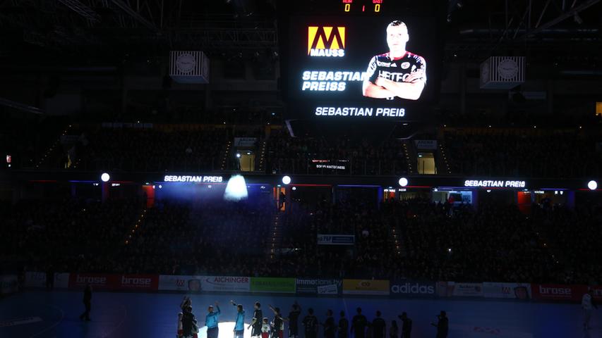 Zum letzten Heimspiel des Jahres 2014 hatte der HC Erlangen zur - aus den Vorjahren bekannten - "Black Night" geladen.