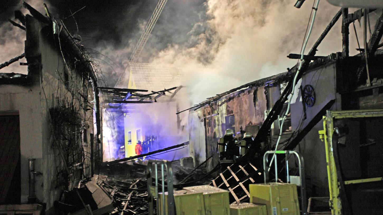 Bei mehreren Scheunenbränden entstand in Oberfranken ein Sachschaden von mindestens 500.000 Euro.