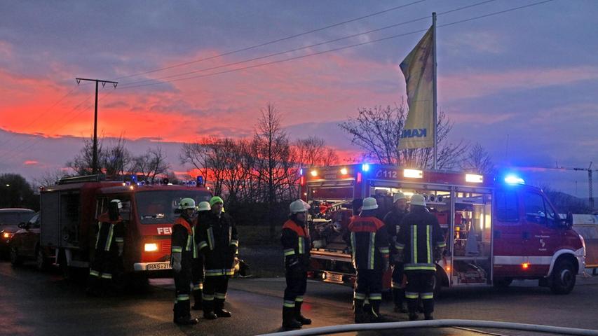 Abdeckfolien in Flammen: Feuer auf Haßfurter Industriegelände