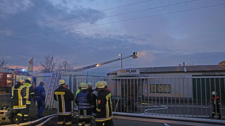 Die genaue Brandursache sollten Ermittler der Kriminalpolizei Schweinfurt klären. Die schlossen Brandstiftung nicht aus.