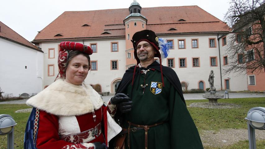 Mittelalterfreunde führen durch das Neumarkt der Pfalzgrafenzeit