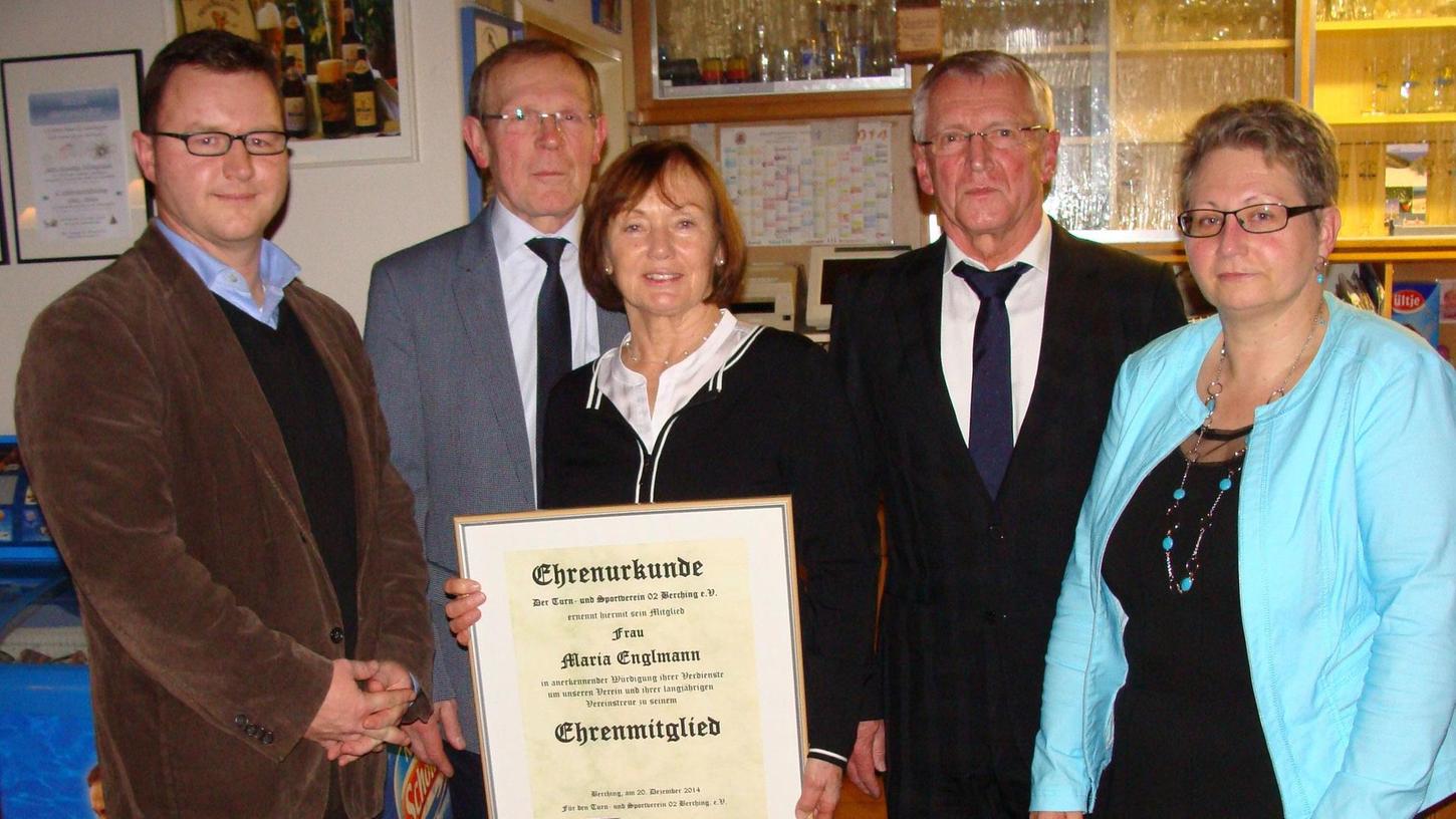 TSV Berching ernennt Maria Englmann zum Ehrenmitglied