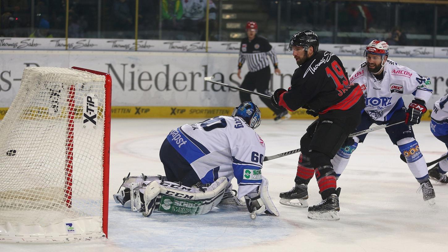 In der jüngeren Vergangenheit noch erzielte Jason Jaspers Tore für Nürnberg - hier gegen Sonntagsgegner Schwenningen. Nun ist der Kanadier für Iserlohn auf dem Eis. In der jüngeren Vergangenheit noch erzielte Jason Jaspers Tore für Nürnberg - hier gegen Sonntagsgegner Schwenningen. Nun ist der Kanadier für Iserlohn auf dem Eis.