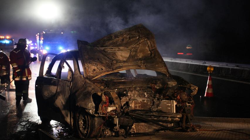 Auffahrunfall auf A9: Auto von 19-Jähriger ausgebrannt