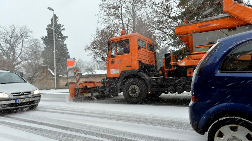 Schnee, Schlitten, Spaß: Wintereinbruch in Erlangen