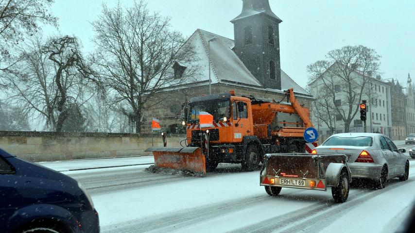 Schnee, Schlitten, Spaß: Wintereinbruch in Erlangen