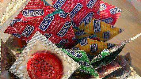 Ein 13-Jähriger hat in Neunkirchen eine Packung Kondome gestohlen. Dies berichtet die Polizei. (Symbolbild)