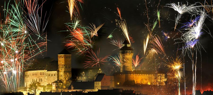 Das Wahrzeichen Nürnbergs macht nicht nur zum Jahreswechsel eine gute Figur. Stolz türmt sich die Burg über der Stadt auf und bezaubert die Franken mit ihrem mittelalterlich-romantischen Flair - so sieht Heimat aus.